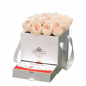 15 персиковых пионовидных роз Премиум в белой коробке шкатулке
