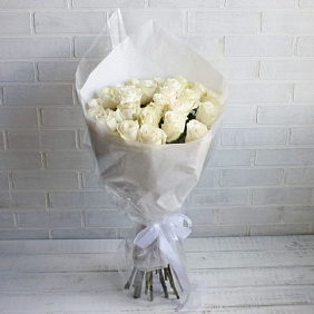 25 белых эквадорских роз