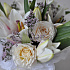 Коробка с лилиями и пионовидной розой - Фото 6