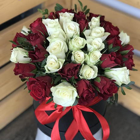 Букет из 51 розы Комплимент в коробке - Фото 4