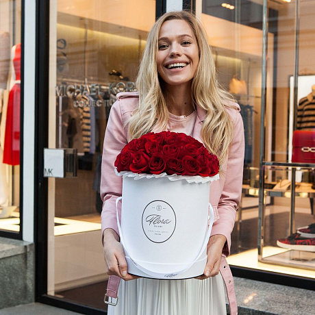 Красные розы в шляпной коробке Grand WHITE - Фото 3