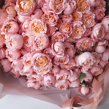 39 кустовых роз Джульетта в бежевом крафте - Фото 2