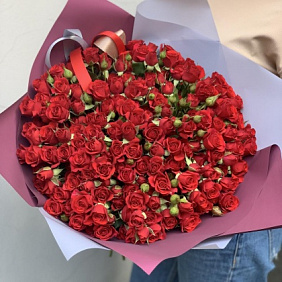 Красные кустовые розы