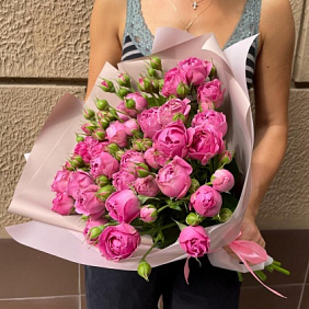 Букет из кустовых пионовидных роз №172