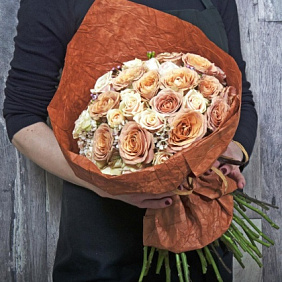 Авторский букет из роз "Крем-брюле"