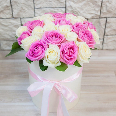 Коробка из 29 белых и розовых роз - Фото 2