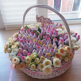 Корзина с клубникой №2