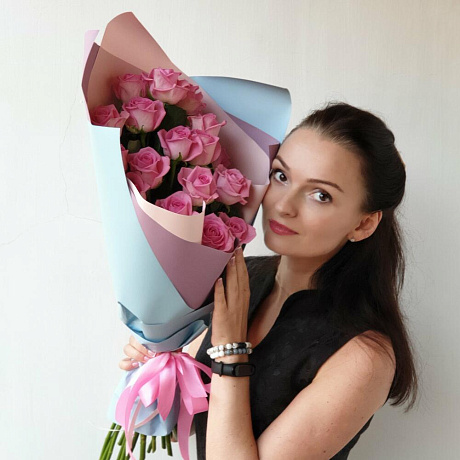 БУКЕТ ИЗ 19 РОЗОВЫХ РОЗ В ОРИГИНАЛЬНОЙ УПАКОВКЕ - Фото 4