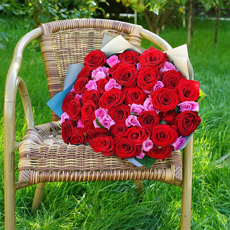 Букет из 51 красной и розовой розы №2 - Фото 4