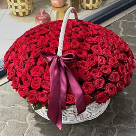 Корзина с цветами 101 Роза