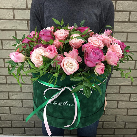 Кустовые розы микс в бархатной коробке - Фото 3