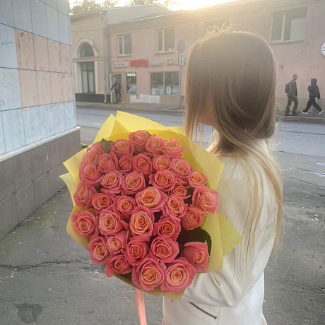 35 персиковых роз - Фото 3