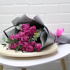 Букет из кустовых роз №183