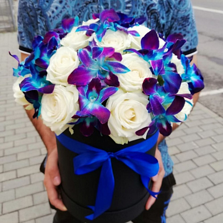 Орхидея с белыми розами - Фото 5