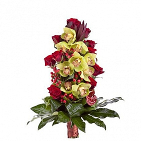 Букет для мужчины из роз и орхидей