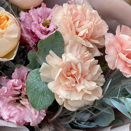 Букет с розами «Джульетта», эустомой и диантусами «Нежный комплимент» - Фото 6