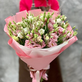 Большой нежный букет лизиантусов