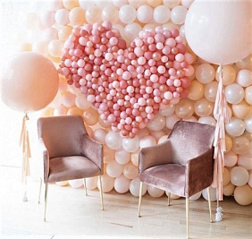 Фотозона "Воздушное сердце" на свадьбу из шаров
