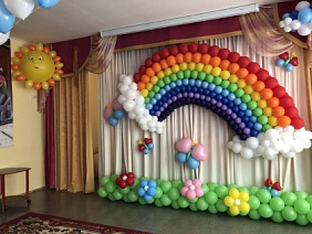 "Выпускной" - Бабочки на поляне из шаров