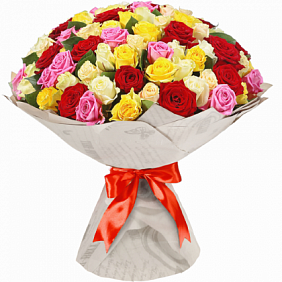 Букет из 15 разноцветных кустовых роз