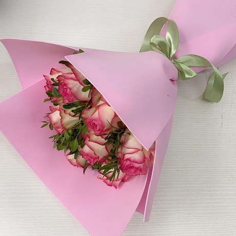 Букет из 9 роз Джумилия с зеленью - Фото 3