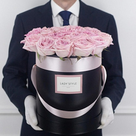 Ароматные эквадорские розы Pink O Hara в шляпной коробке L
