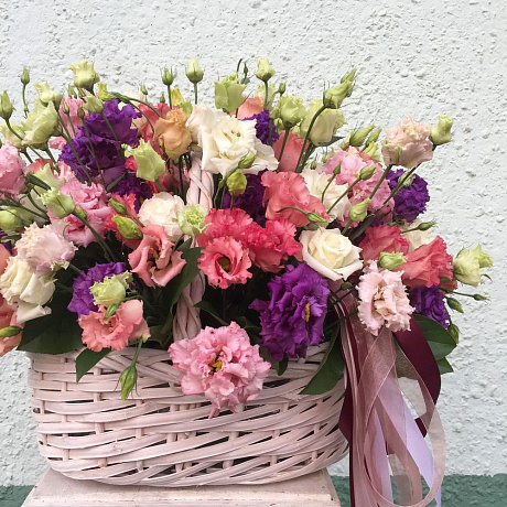 Корзина с эустомой - Фото 2