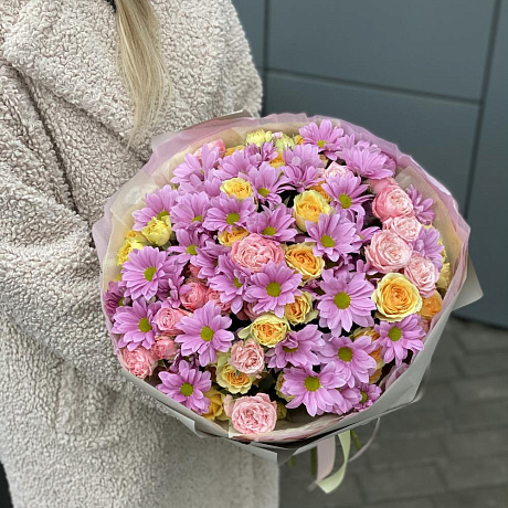 Букет Мартовское солнце из роз и хризантемы - Фото 3