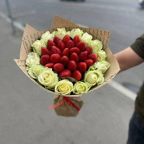 Букет из клубники и роз