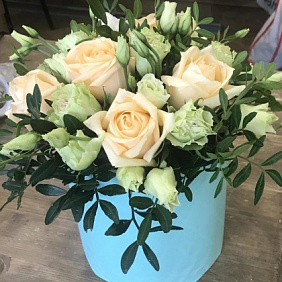 Цветы в коробке "Теплый вечер"