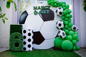Фотозона "Футбольный мяч" из шаров