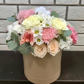 Цветы в коробочке с пионовидными розами