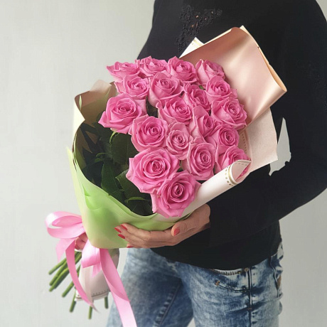 Букет из 21 розы в стильной упаковке - Фото 3