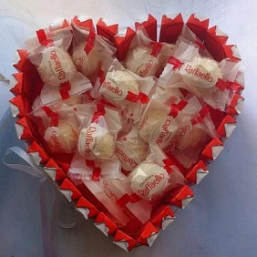 Букет из конфет "Красно-белая любовь"