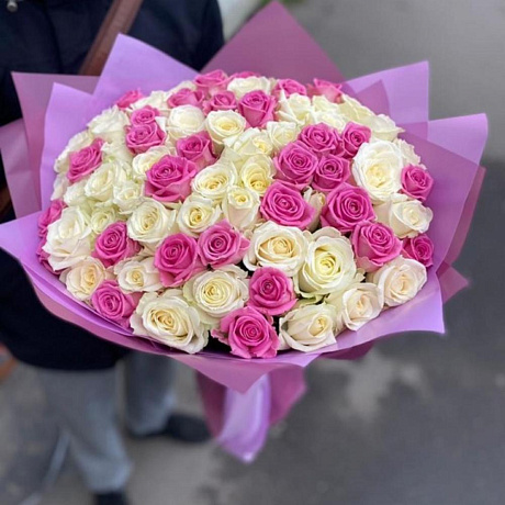 Букет из 51 розовой и белой розы №160 - Фото 3