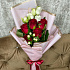 Букет из 5 красных роз и Эустомы - Фото 1