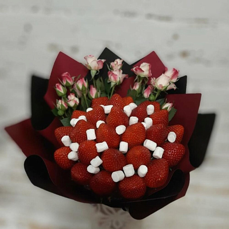 Букет с клубникой, маршмеллоу и кустовой розой (Диаметр 20 см) - Фото 2