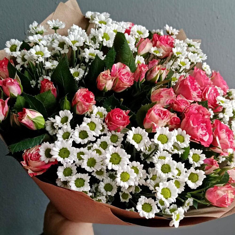 Букет из кустовых роз и хризантем Сантини №2 - Фото 3