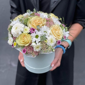 Шляпная коробка цветов "Любимой"