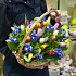 Корзина из разноцветных тюльпанов и ирисов За пол часа до весны - Фото 3