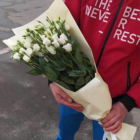 Букет из  белых лизиантусов - Фото 4