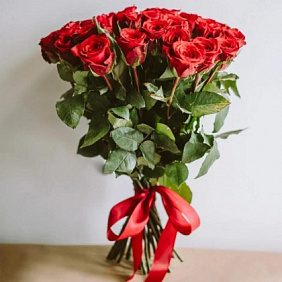 Букет цветов "Розовый бал. Все в красном"