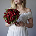 Букет невесты с миксом красных роз и гиперикумом - Фото 2