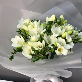 Букет цветов "Фрезия"