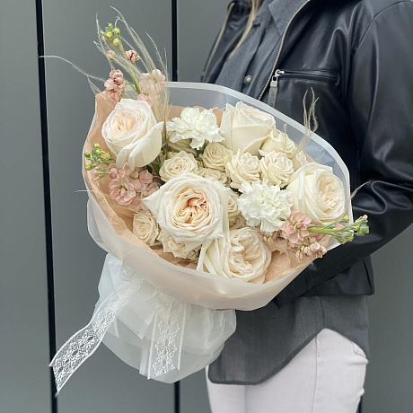 Букет Баунти из стифы, маттиолы, кустовой и одноголовой розы - Фото 3