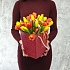 Букет ярких тюльпанов в коробке - Фото 2
