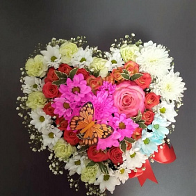 Букет цветов "Сердце с бабочкой"