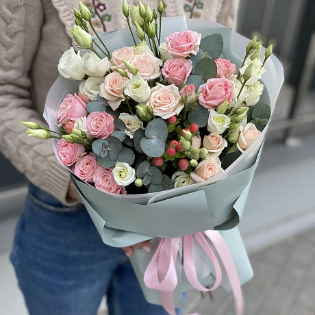 Букет из кутовой розы, эустомы и эвкалипта Таинственный - Фото 4