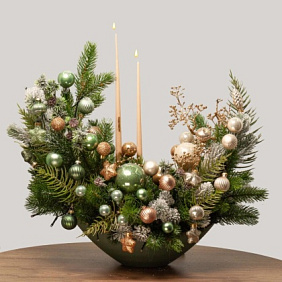 Золотой новогодний декор со свечами