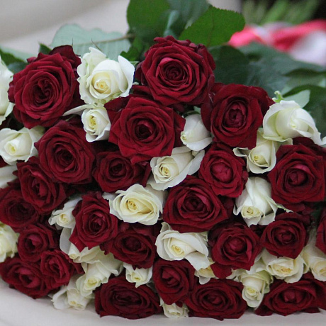 51 красная и белая роза 60 см - Фото 2